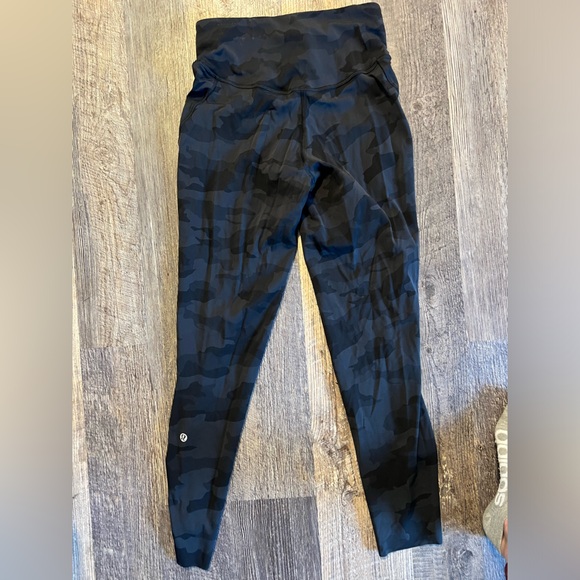 Lululemon base pace running tight - Picture 1 of 5